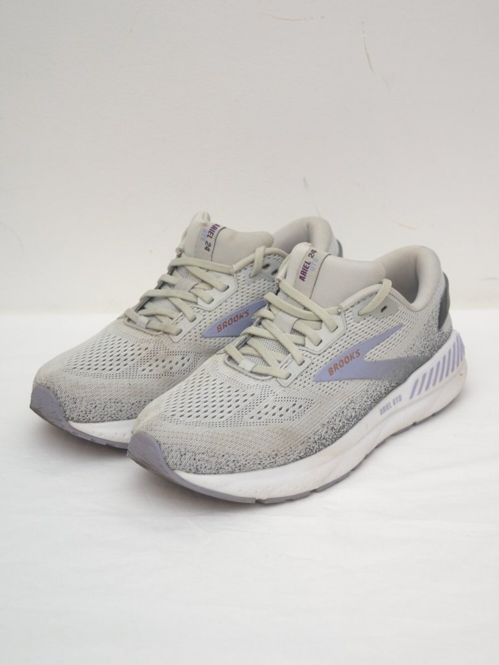 Brooks Women's Ariel GTS 24 Running Sneakers Size 9.5 Pre Owned